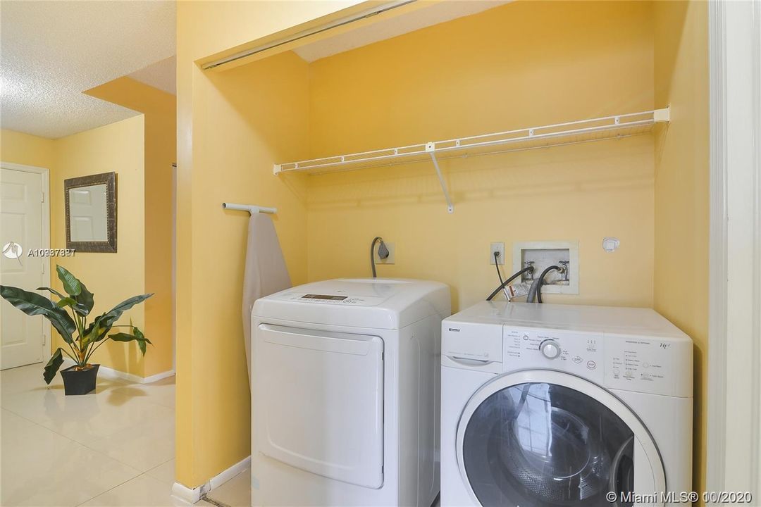 Recently Rented: $2,495 (3 beds, 2 baths, 1570 Square Feet)