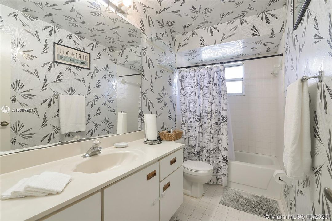 Recently Rented: $2,495 (3 beds, 2 baths, 1570 Square Feet)