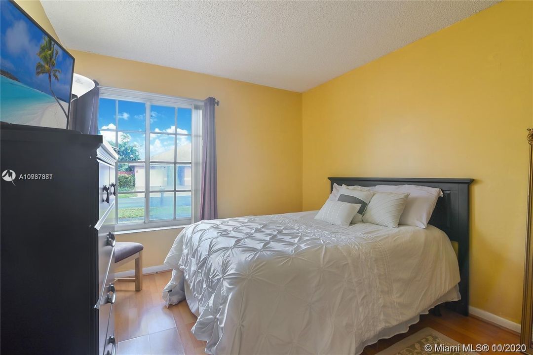 Recently Rented: $2,495 (3 beds, 2 baths, 1570 Square Feet)