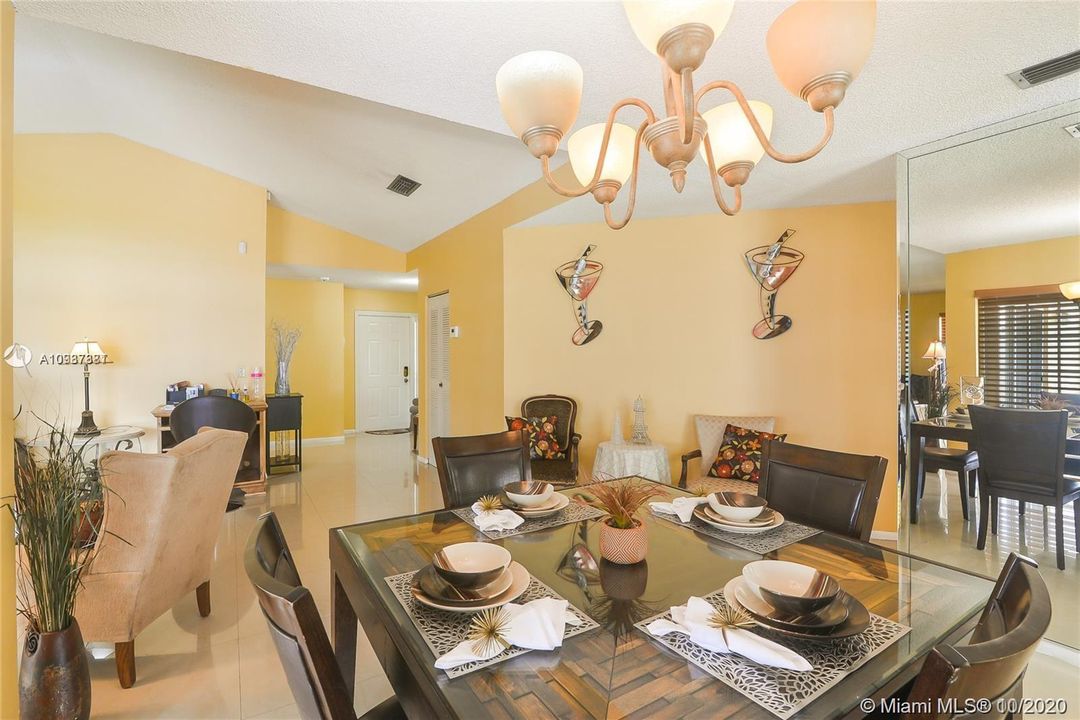 Recently Rented: $2,495 (3 beds, 2 baths, 1570 Square Feet)