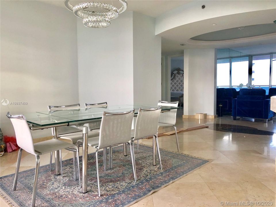 Recently Rented: $5,000 (2 beds, 2 baths, 1900 Square Feet)