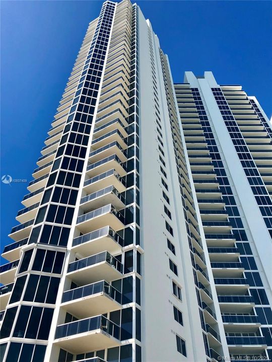 Recently Rented: $5,000 (2 beds, 2 baths, 1900 Square Feet)