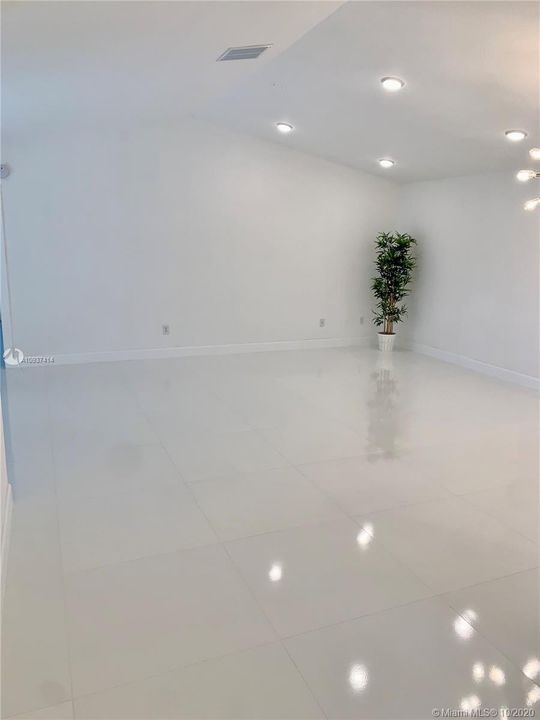 Vendido Recientemente: $259,999 (2 camas, 2 baños, 1466 Pies cuadrados)