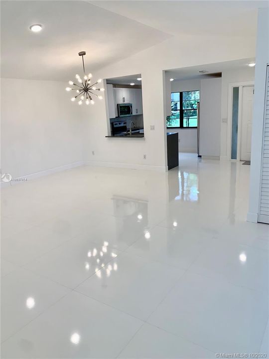 Vendido Recientemente: $259,999 (2 camas, 2 baños, 1466 Pies cuadrados)