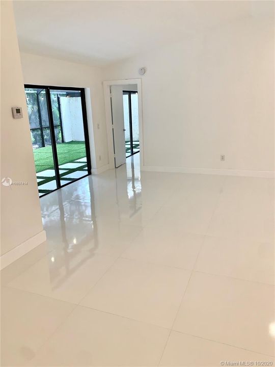 Vendido Recientemente: $259,999 (2 camas, 2 baños, 1466 Pies cuadrados)