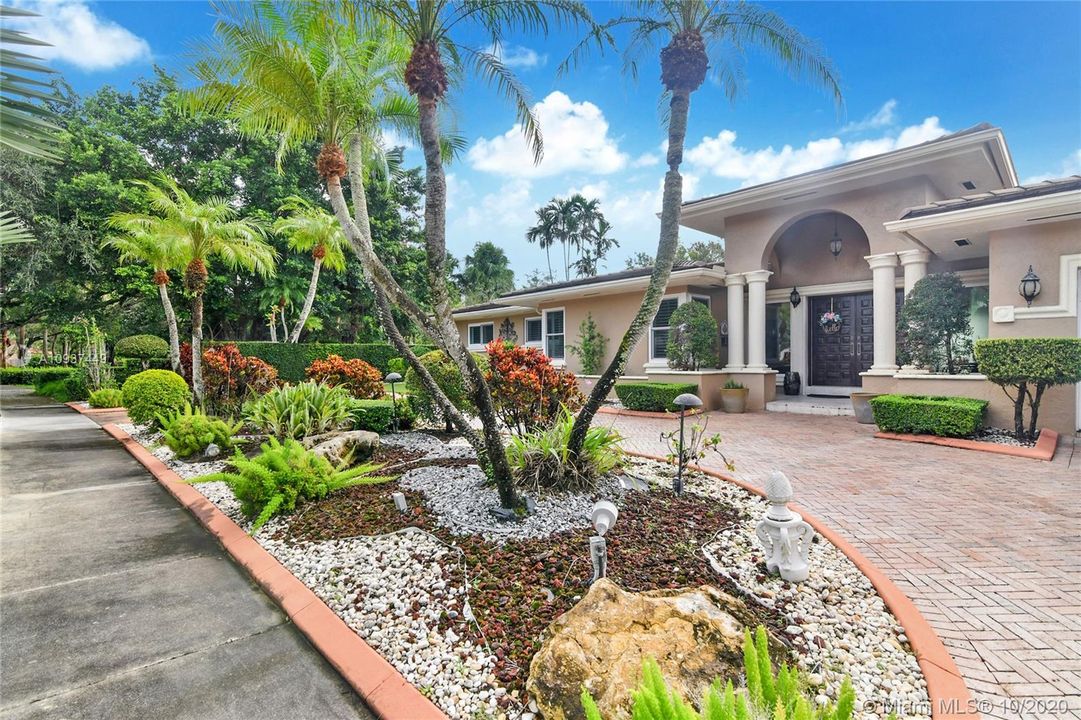 Recently Sold: $1,225,000 (6 beds, 6 baths, 4643 Square Feet)