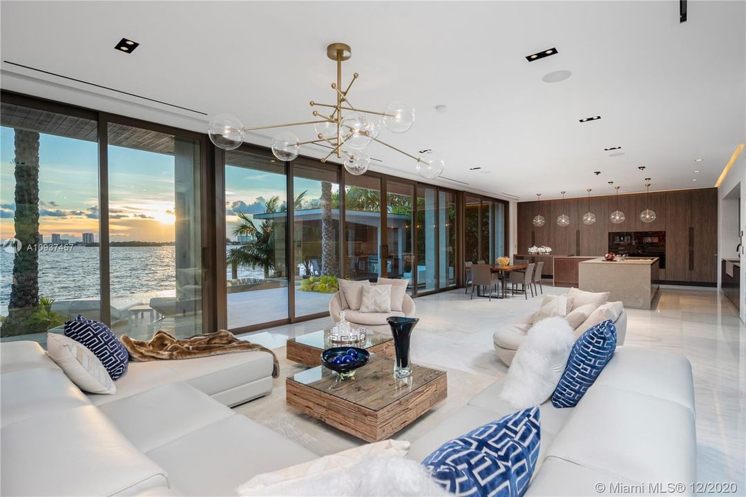 Vendido Recientemente: $12,900,000 (6 camas, 7 baños, 8547 Pies cuadrados)