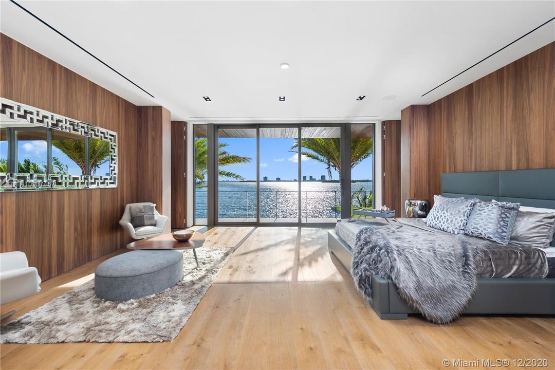 Vendido Recientemente: $12,900,000 (6 camas, 7 baños, 8547 Pies cuadrados)