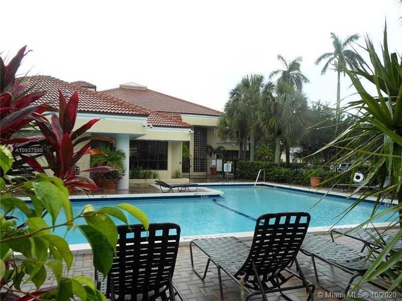 Recently Sold: $155,000 (2 beds, 2 baths, 927 Square Feet)