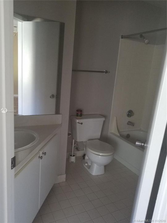 Recently Sold: $155,000 (2 beds, 2 baths, 927 Square Feet)