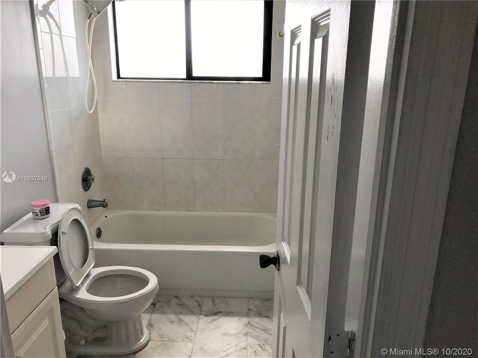 Recently Rented: $2,300 (4 beds, 2 baths, 1697 Square Feet)