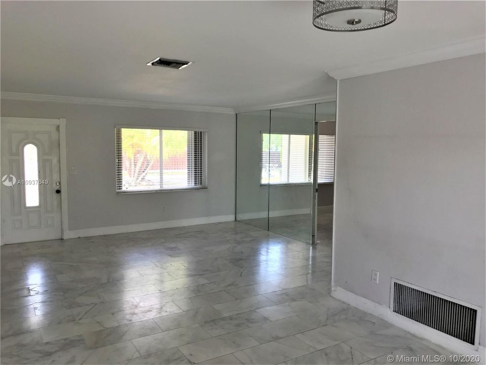 Recently Rented: $2,300 (4 beds, 2 baths, 1697 Square Feet)