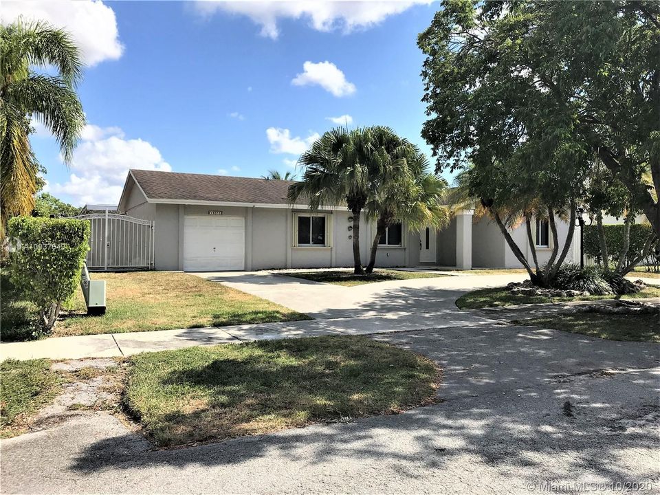 Recently Rented: $2,300 (4 beds, 2 baths, 1697 Square Feet)