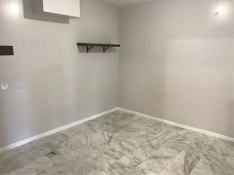 Recently Rented: $2,300 (4 beds, 2 baths, 1697 Square Feet)