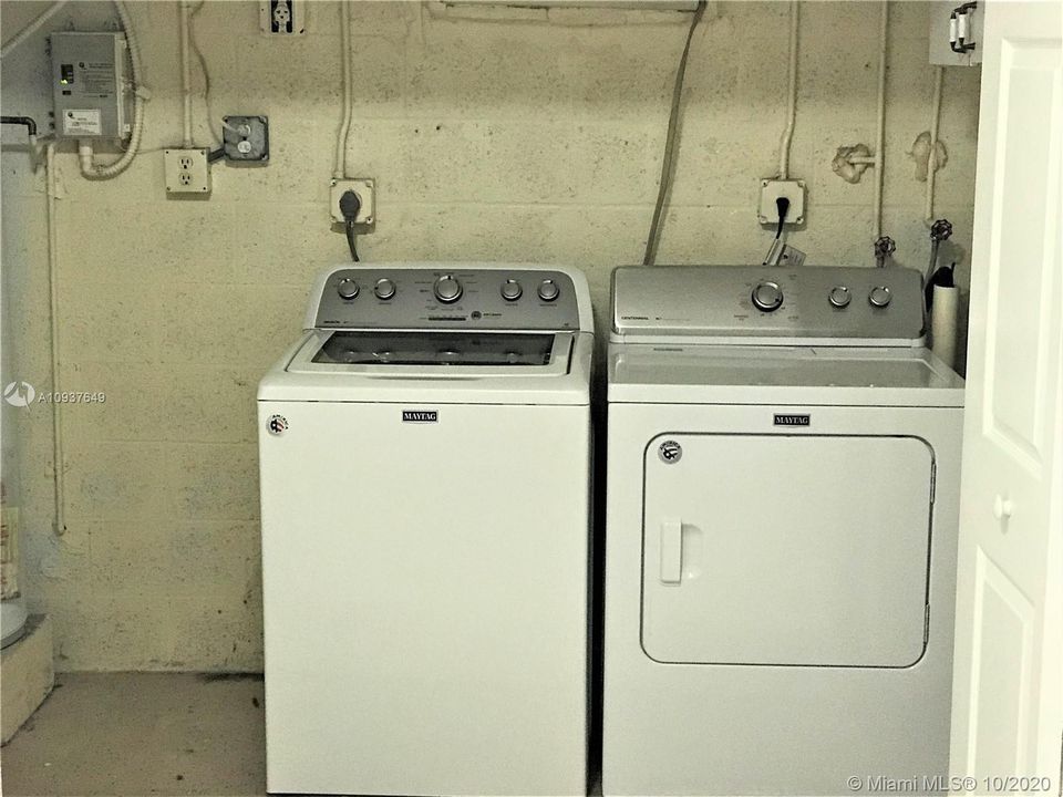 Recently Rented: $2,300 (4 beds, 2 baths, 1697 Square Feet)