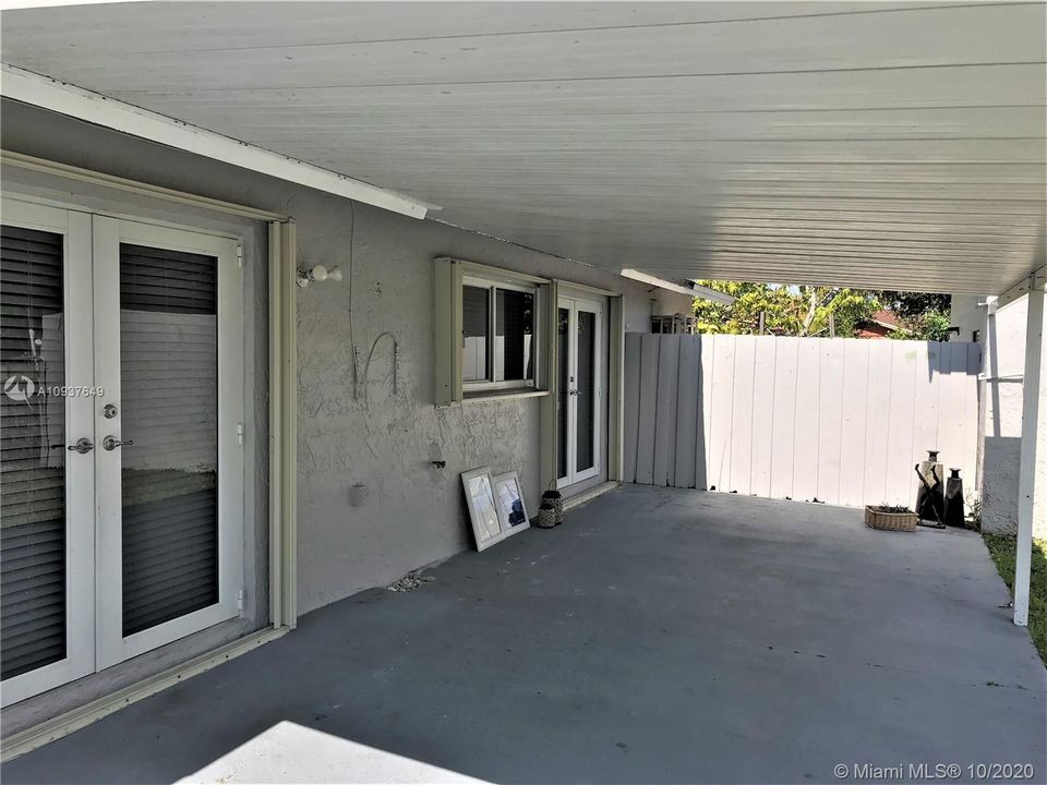 Recently Rented: $2,300 (4 beds, 2 baths, 1697 Square Feet)