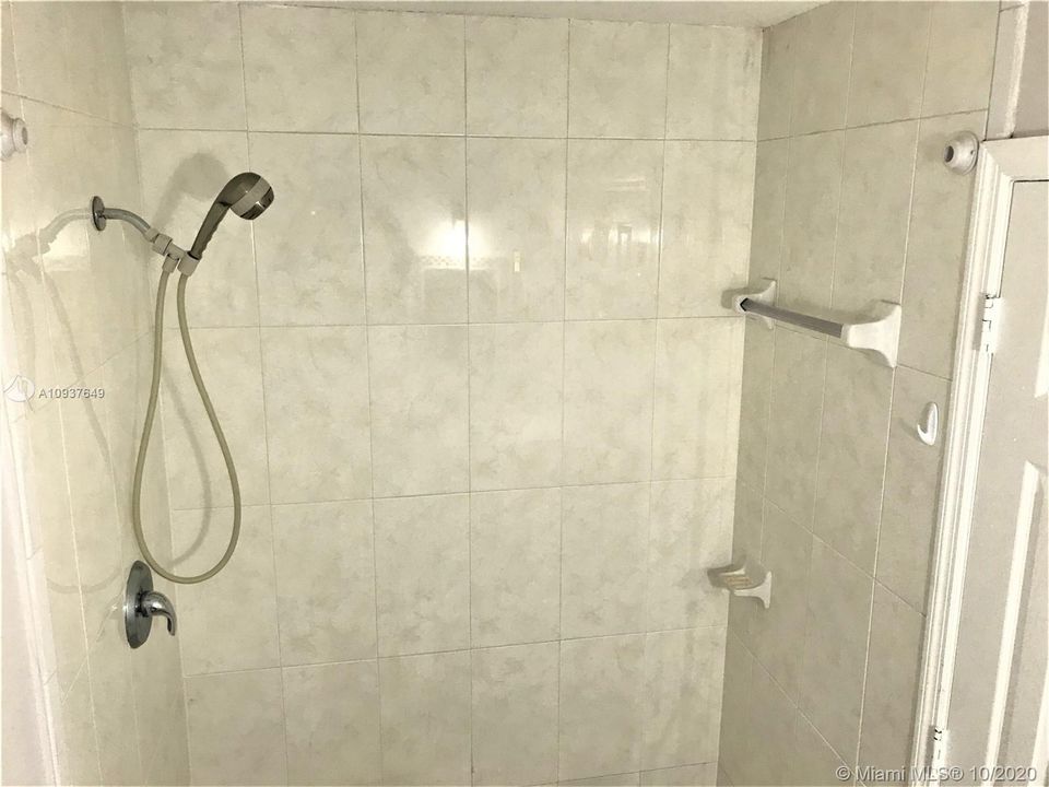 Recently Rented: $2,300 (4 beds, 2 baths, 1697 Square Feet)
