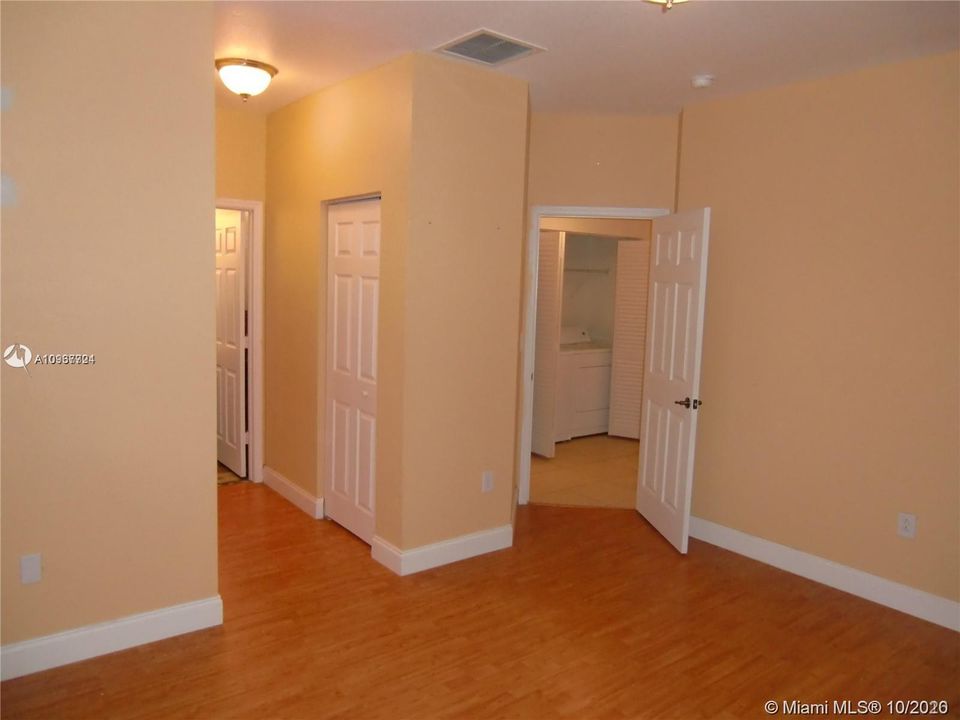 Recently Rented: $1,650 (3 beds, 2 baths, 1459 Square Feet)