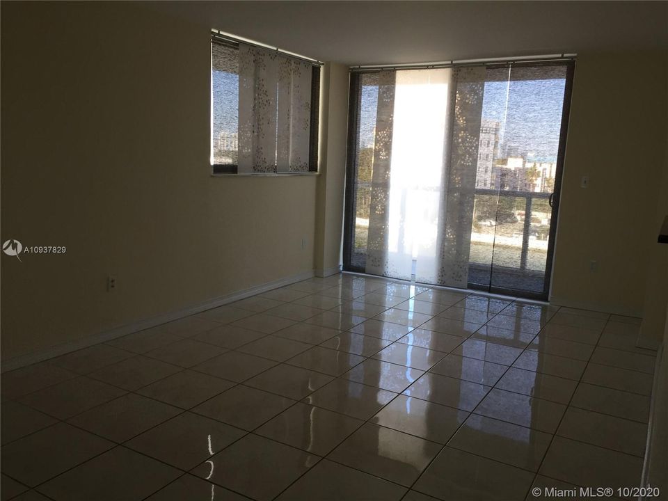 Recientemente alquilado: $1,850 (2 camas, 2 baños, 1139 Pies cuadrados)