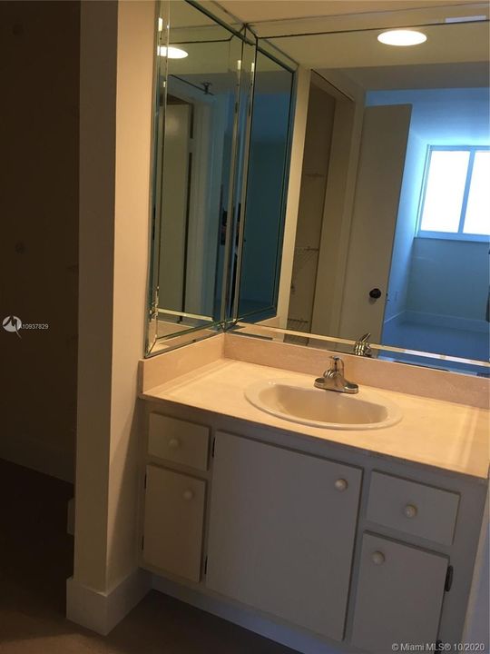Recientemente alquilado: $1,850 (2 camas, 2 baños, 1139 Pies cuadrados)