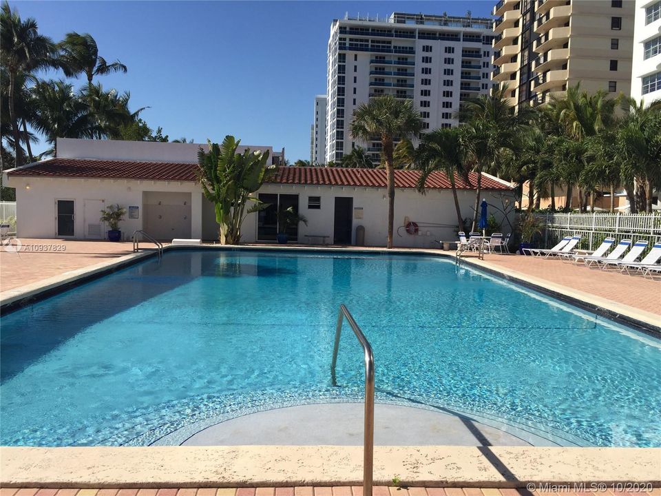 Recientemente alquilado: $1,850 (2 camas, 2 baños, 1139 Pies cuadrados)
