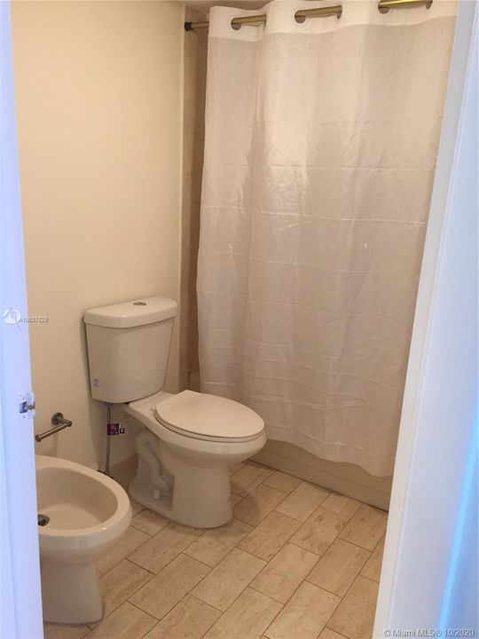 Recientemente alquilado: $1,850 (2 camas, 2 baños, 1139 Pies cuadrados)