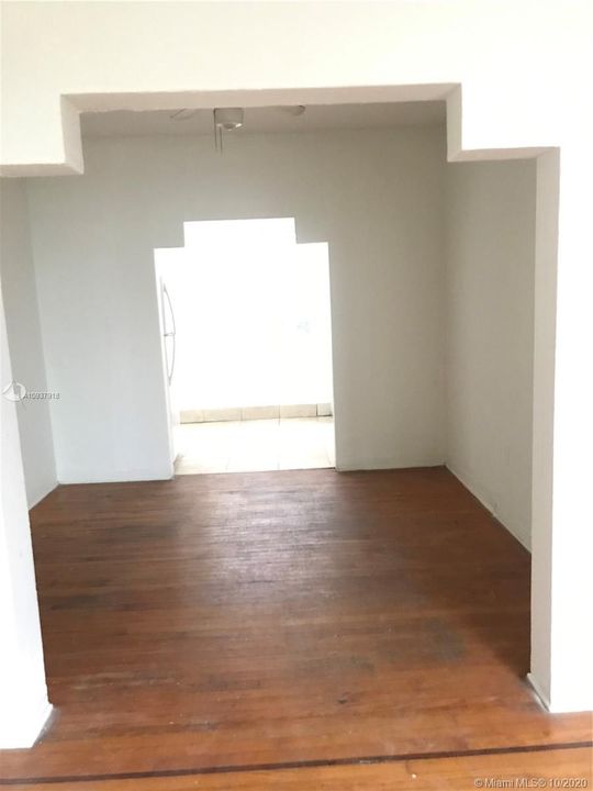 Vendido Recientemente: $150,000 (1 camas, 1 baños, 700 Pies cuadrados)
