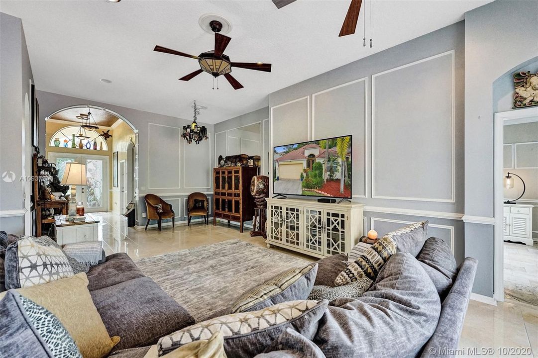 Vendido Recientemente: $384,900 (3 camas, 2 baños, 1856 Pies cuadrados)