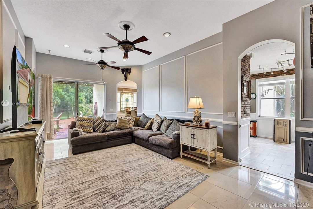 Vendido Recientemente: $384,900 (3 camas, 2 baños, 1856 Pies cuadrados)