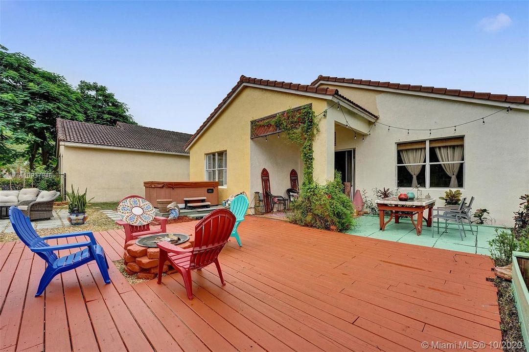 Vendido Recientemente: $384,900 (3 camas, 2 baños, 1856 Pies cuadrados)