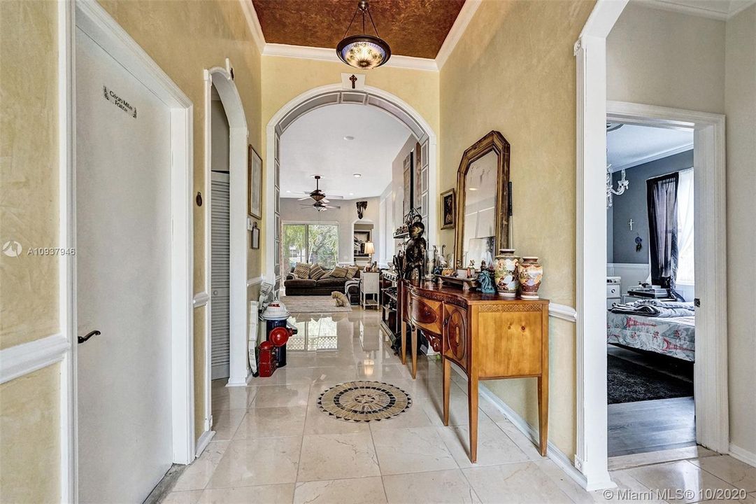 Vendido Recientemente: $384,900 (3 camas, 2 baños, 1856 Pies cuadrados)