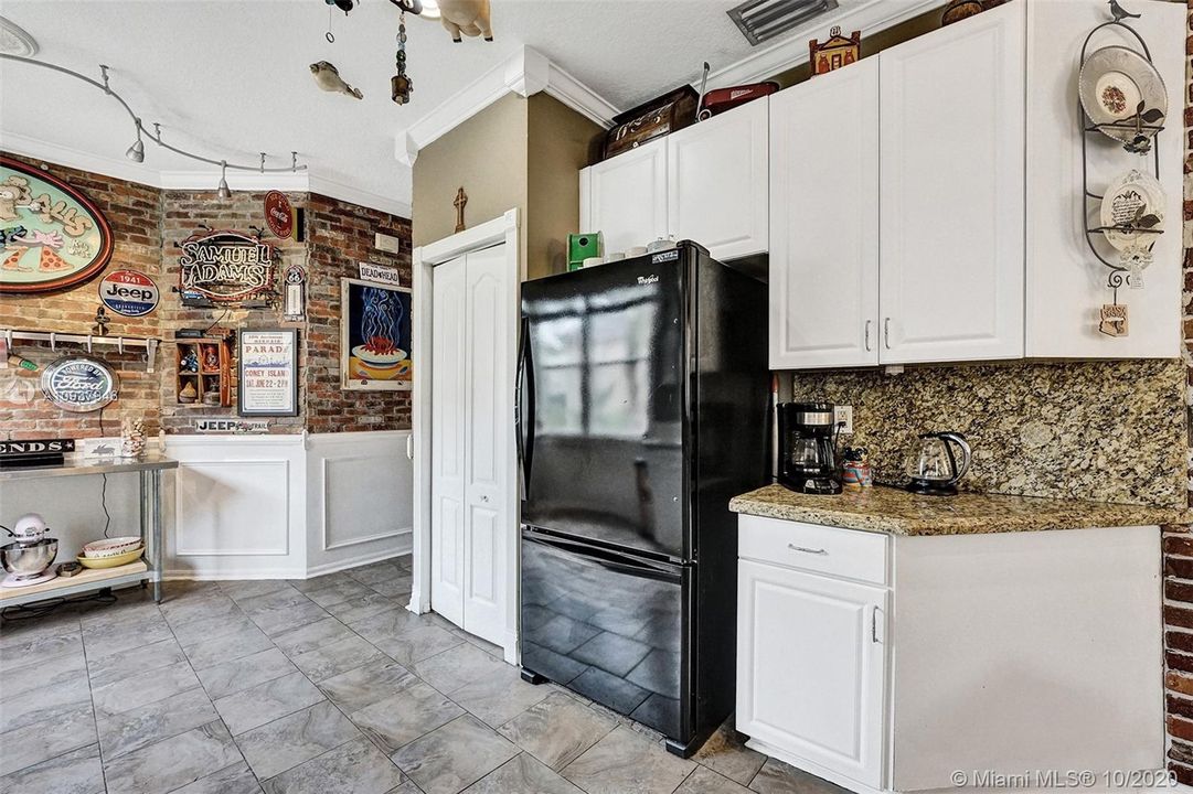 Vendido Recientemente: $384,900 (3 camas, 2 baños, 1856 Pies cuadrados)