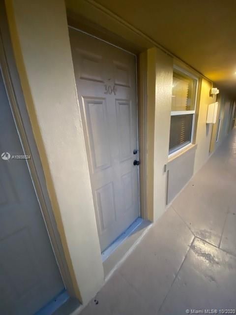 Dual entrances; 1 bedroom has private entry; perfect for roommates privacy.