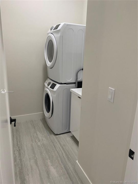 Vendido Recientemente: $599,000 (4 camas, 3 baños, 0 Pies cuadrados)