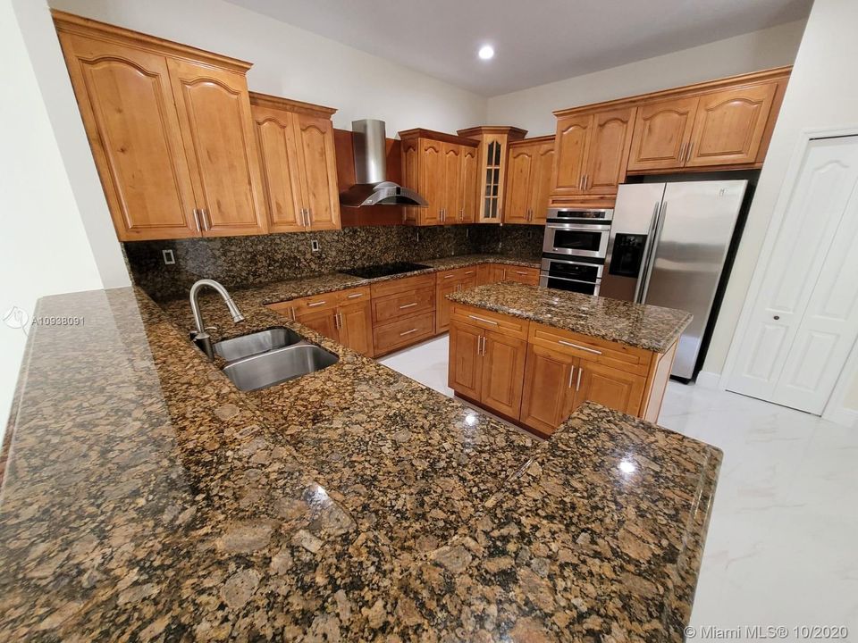 Недавно арендовано: $4,400 (5 спален, 4 ванн, 3727 Квадратных фут)