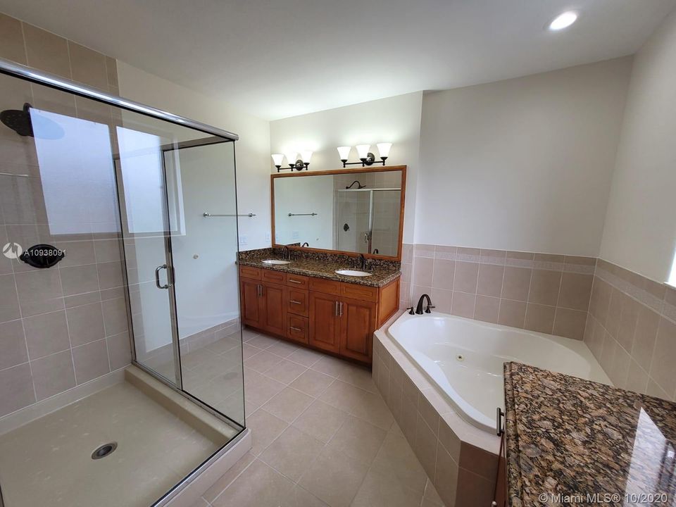 Недавно арендовано: $4,400 (5 спален, 4 ванн, 3727 Квадратных фут)