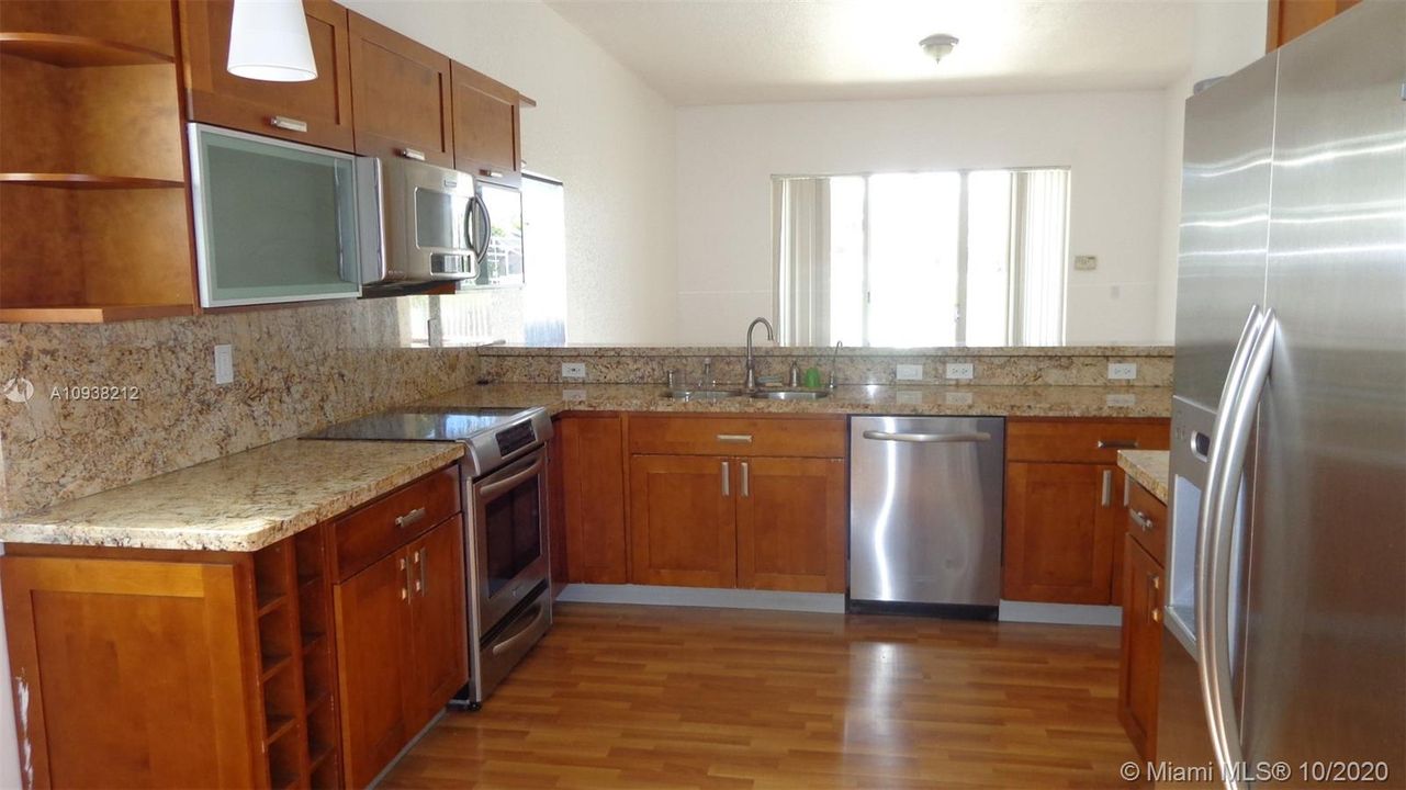 Recently Rented: $3,300 (3 beds, 2 baths, 2116 Square Feet)