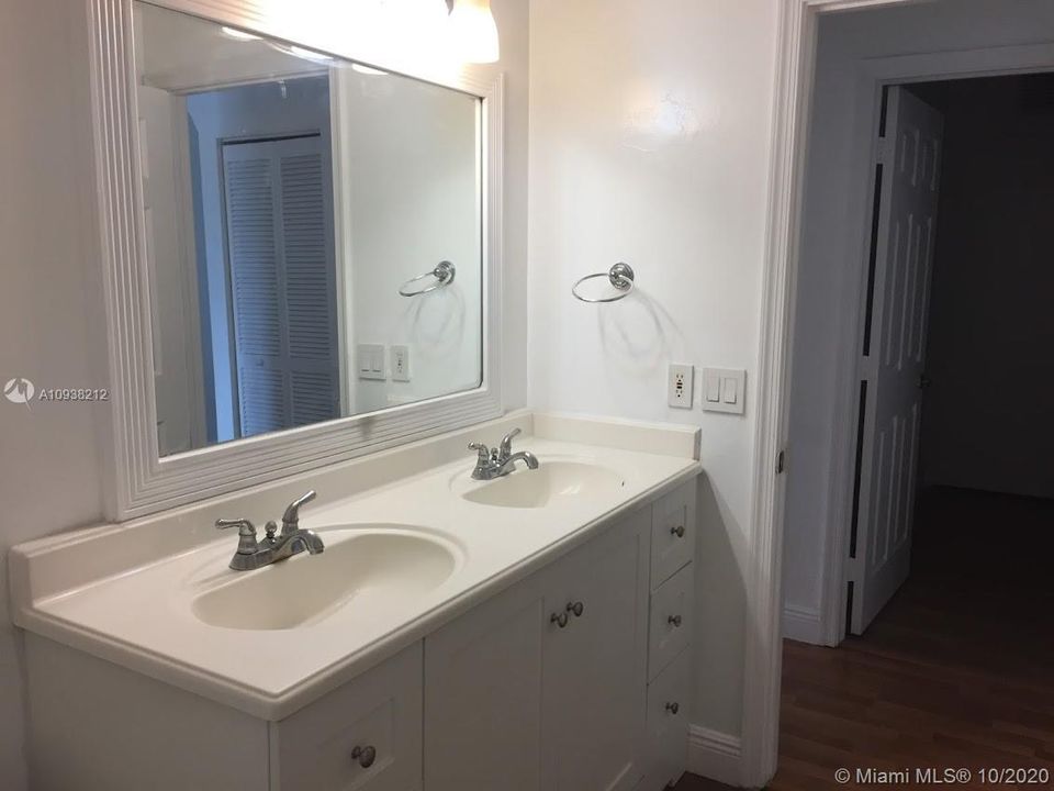 Recently Rented: $3,300 (3 beds, 2 baths, 2116 Square Feet)