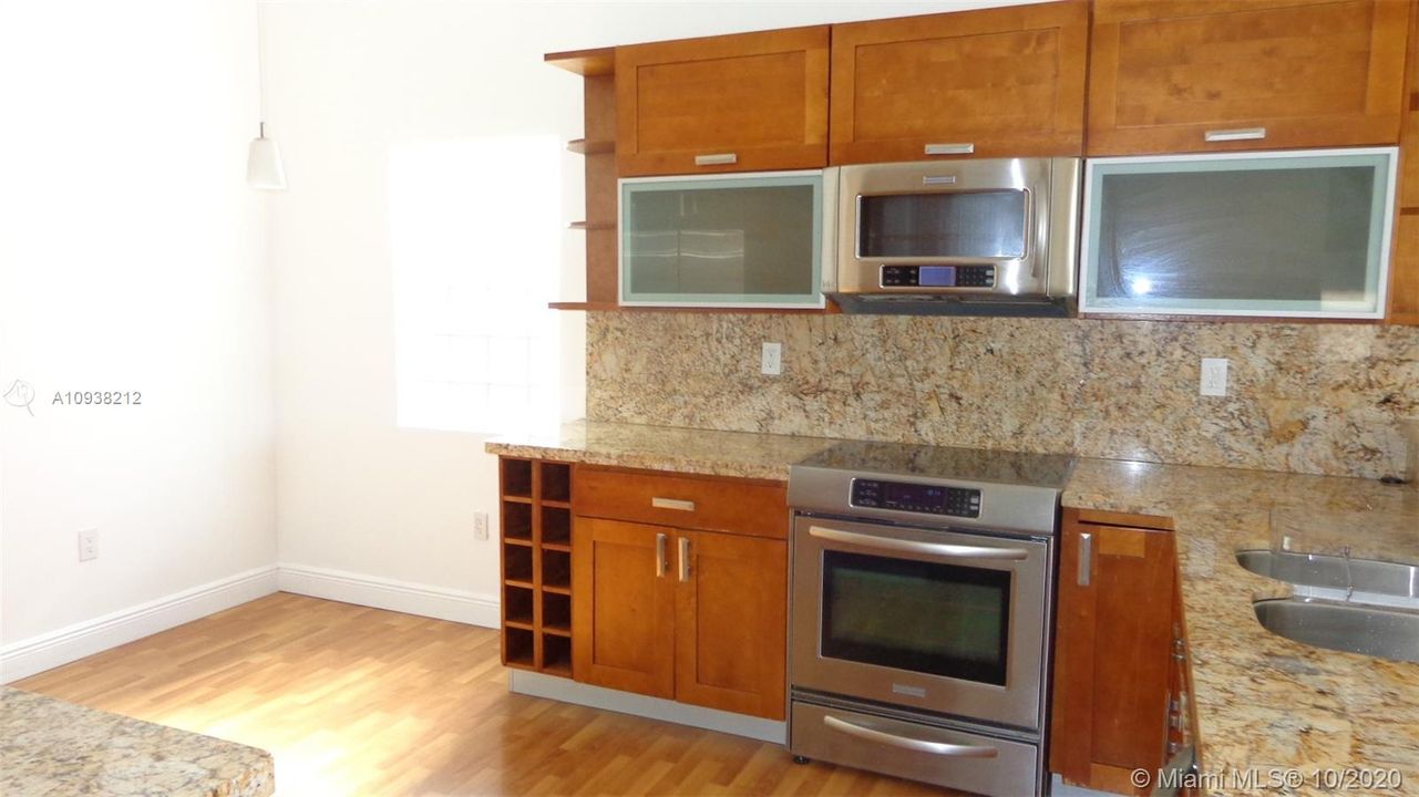 Recently Rented: $3,300 (3 beds, 2 baths, 2116 Square Feet)