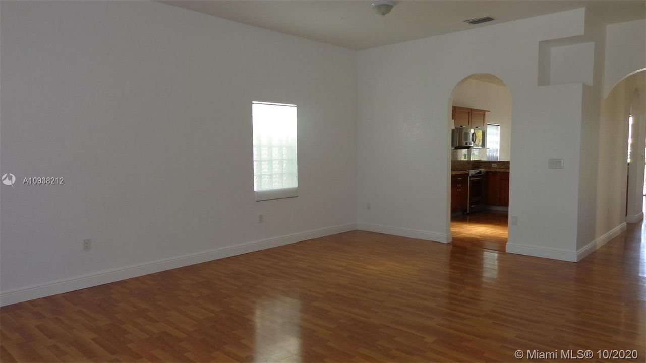 Recently Rented: $3,300 (3 beds, 2 baths, 2116 Square Feet)