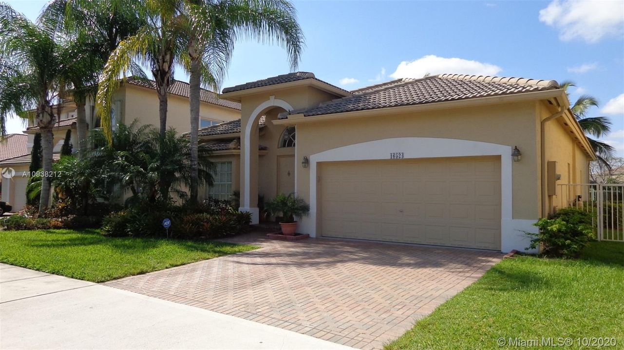 Recently Rented: $3,300 (3 beds, 2 baths, 2116 Square Feet)