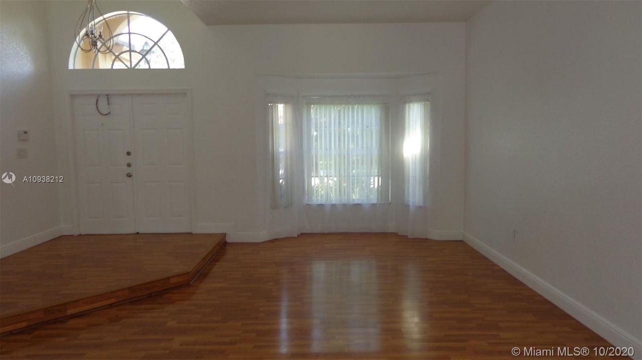 Recently Rented: $3,300 (3 beds, 2 baths, 2116 Square Feet)