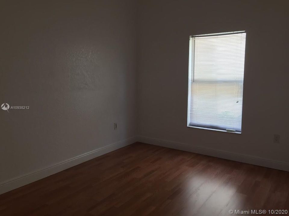 Recently Rented: $3,300 (3 beds, 2 baths, 2116 Square Feet)