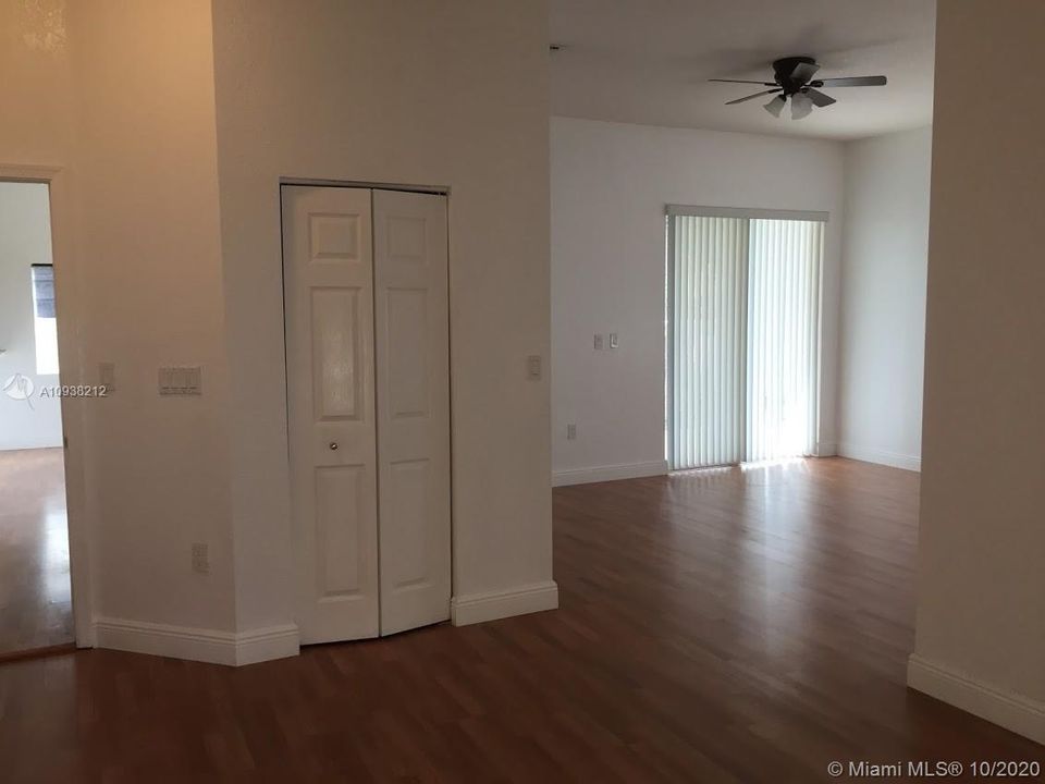 Recently Rented: $3,300 (3 beds, 2 baths, 2116 Square Feet)