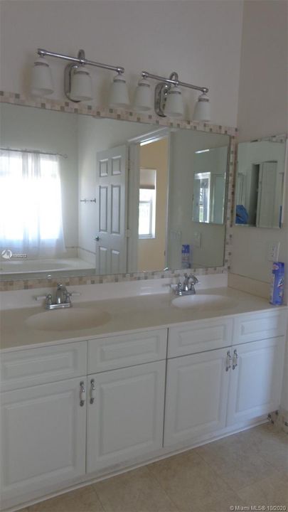 Recently Rented: $3,300 (3 beds, 2 baths, 2116 Square Feet)