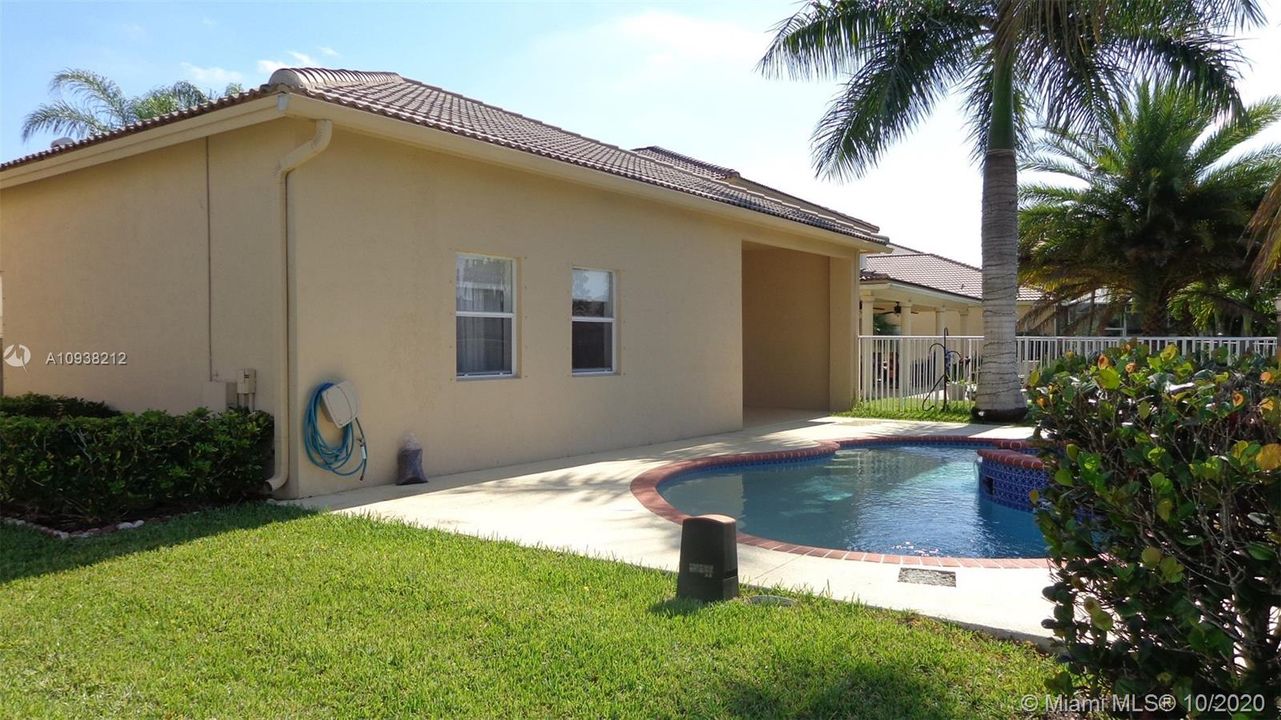 Recently Rented: $3,300 (3 beds, 2 baths, 2116 Square Feet)