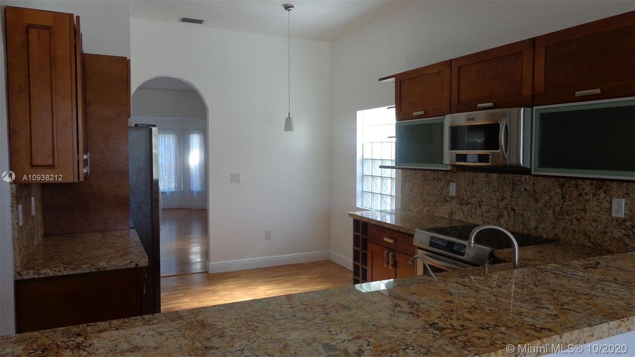 Recently Rented: $3,300 (3 beds, 2 baths, 2116 Square Feet)