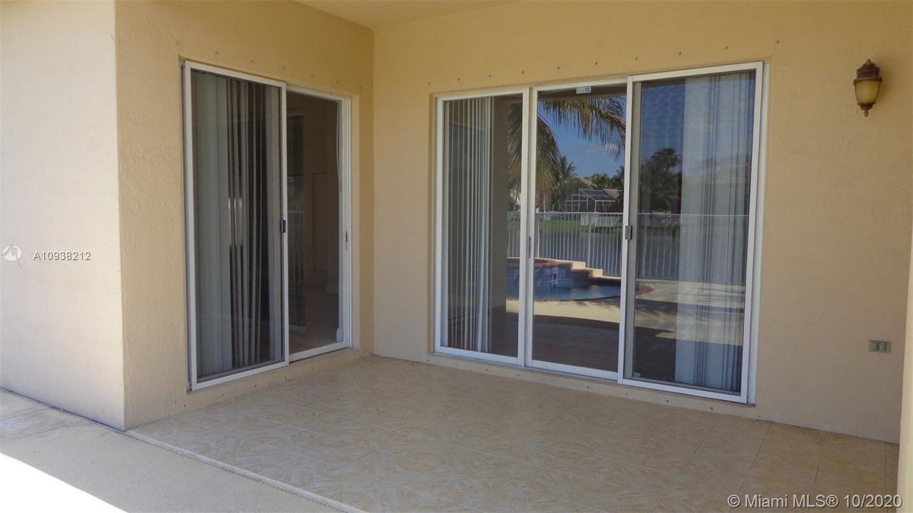 Recently Rented: $3,300 (3 beds, 2 baths, 2116 Square Feet)