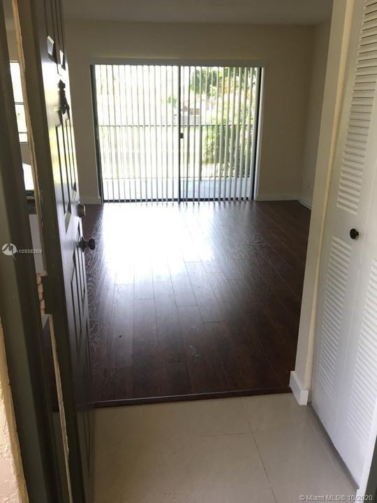 Recently Rented: $1,275 (1 beds, 1 baths, 754 Square Feet)