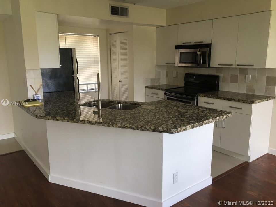 Recently Rented: $1,275 (1 beds, 1 baths, 754 Square Feet)